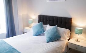 Wood Green Budget Rooms - Next To Mall & Metro Station - 10 Min To City Center