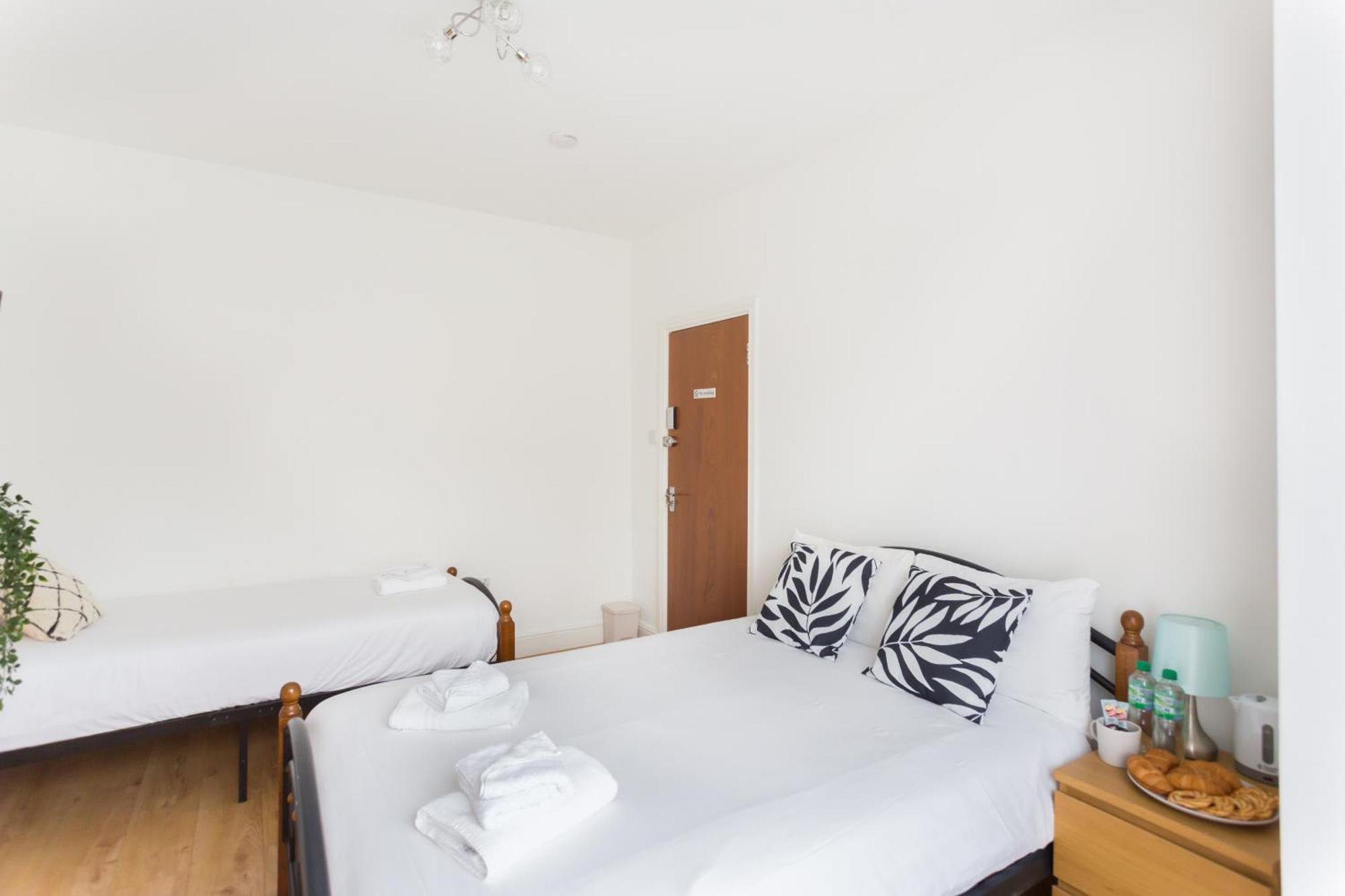 Wood Green Budget Rooms - Next To Mall & Metro Station - 10 Min To City Center London Exterior photo