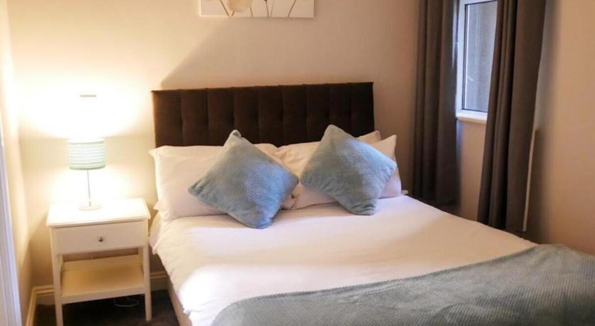 Wood Green Budget Rooms - Next To Mall & Metro Station - 10 Min To City Center London Exterior photo