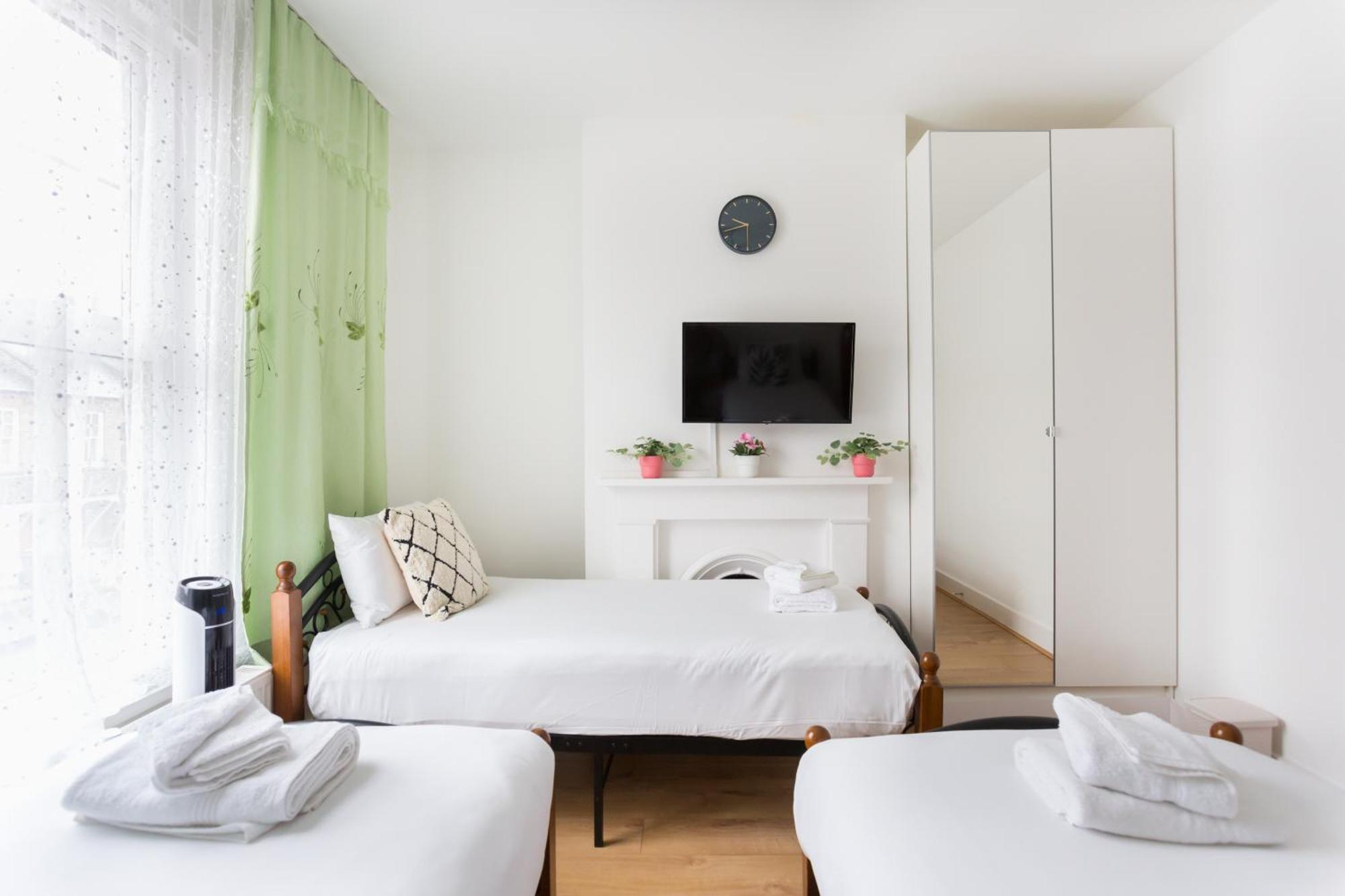 Wood Green Budget Rooms - Next To Mall & Metro Station - 10 Min To City Center London Exterior photo