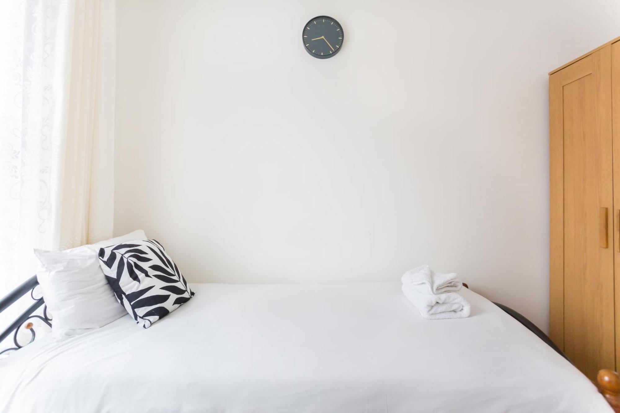 Wood Green Budget Rooms - Next To Mall & Metro Station - 10 Min To City Center London Exterior photo