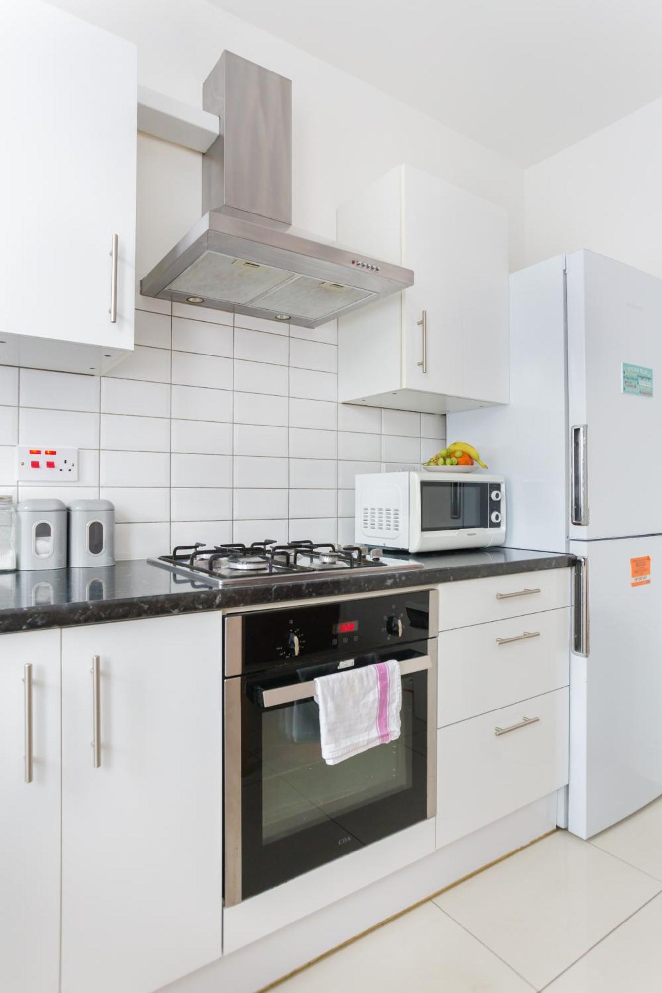 Wood Green Budget Rooms - Next To Mall & Metro Station - 10 Min To City Center London Exterior photo