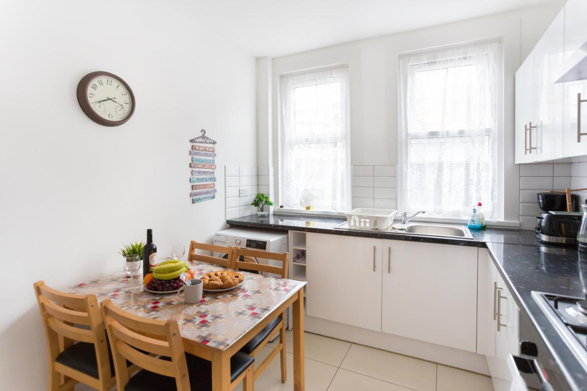 Wood Green Budget Rooms - Next To Mall & Metro Station - 10 Min To City Center London Exterior photo