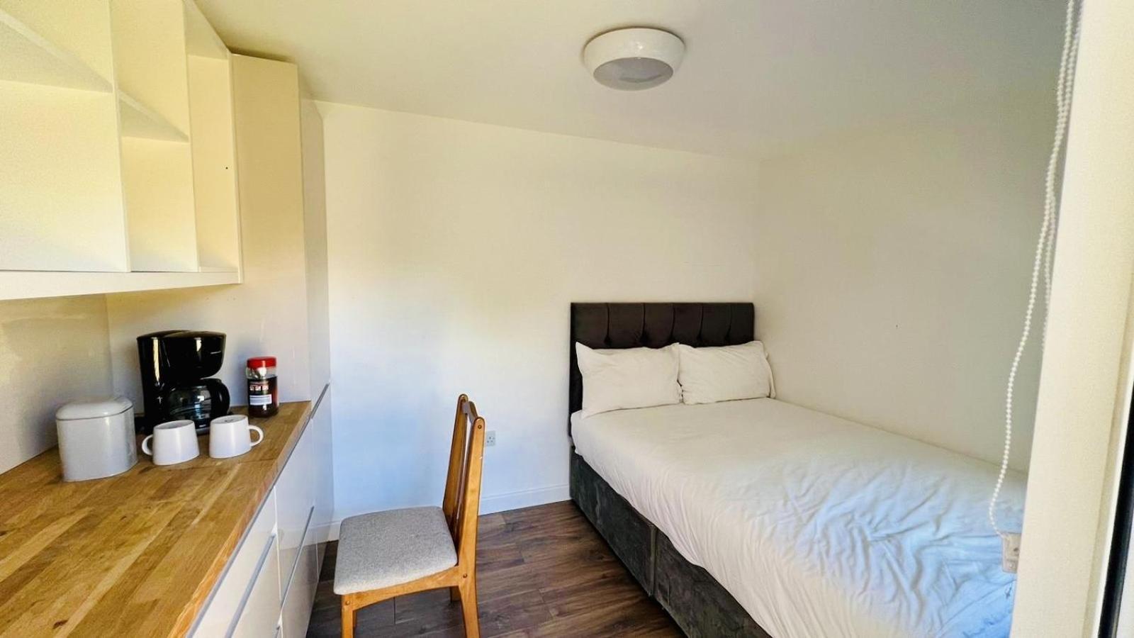 Wood Green Budget Rooms - Next To Mall & Metro Station - 10 Min To City Center London Exterior photo