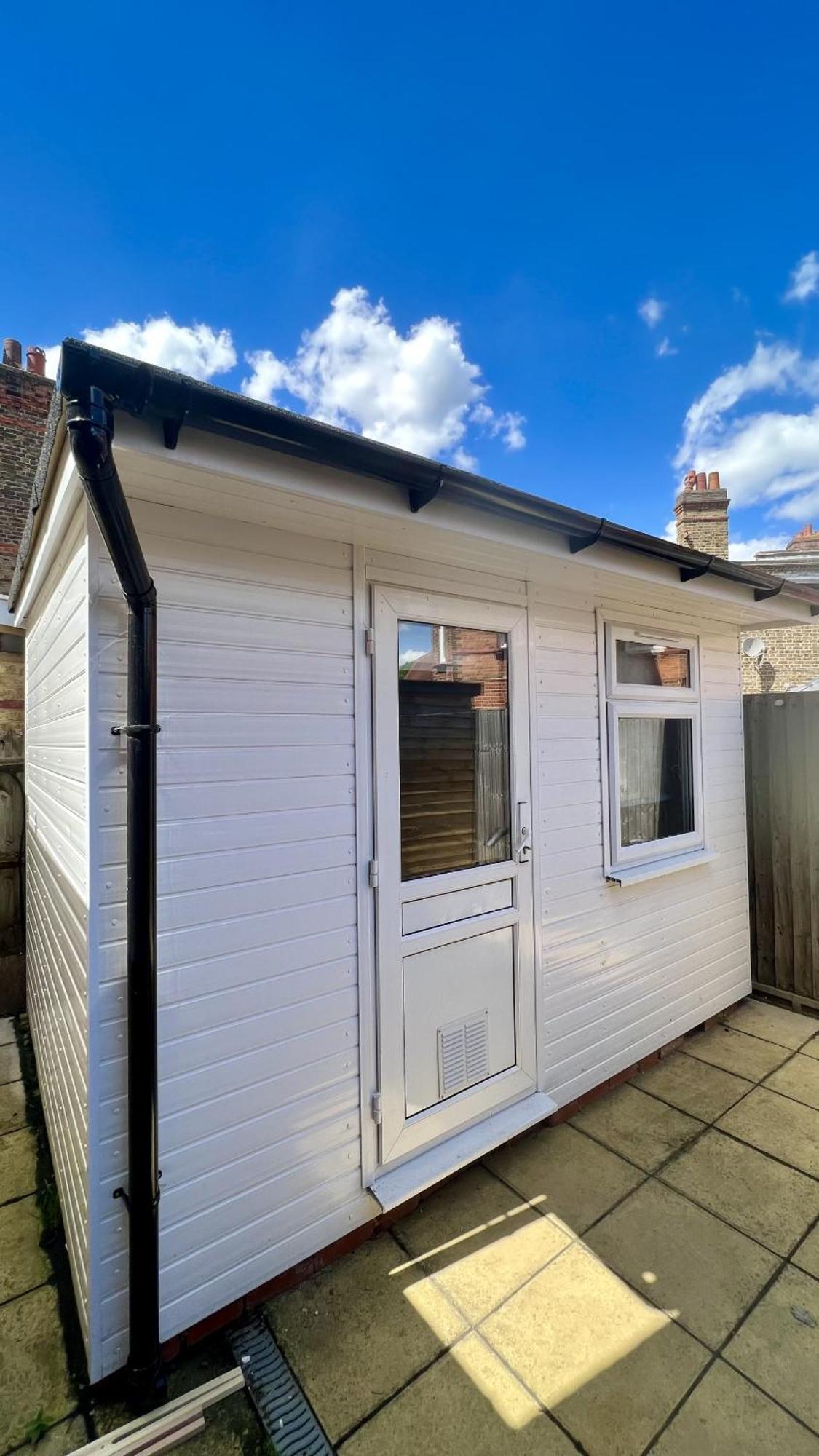 Wood Green Budget Rooms - Next To Mall & Metro Station - 10 Min To City Center London Exterior photo